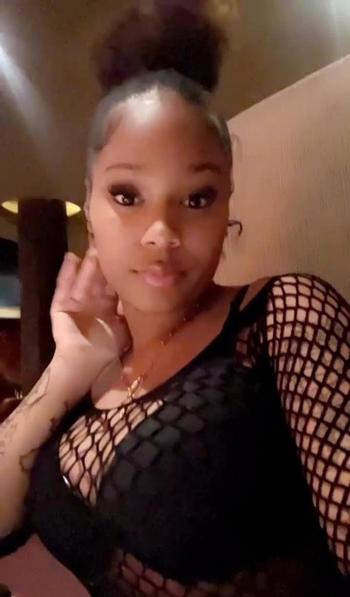 Leila, 22  female escort, Fort Wayne